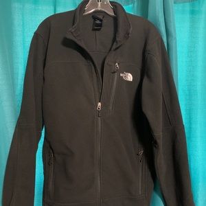 **NEED GONE!** Men’s Fleece North Face Jacket
